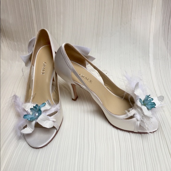 NEW Hand Embellished Floral Satin Formal Heels - Picture 4 of 8